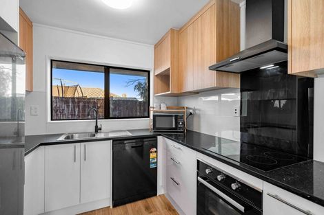 Photo of property in 2/19 Wai Iti Place, Clendon Park, Auckland, 2103