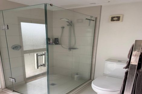Photo of property in 1/30 Hyde Road, Rothesay Bay, Auckland, 0630