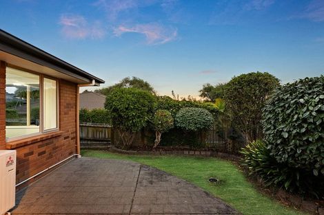 Photo of property in 5 Sunvista Avenue, Oteha, Auckland, 0632