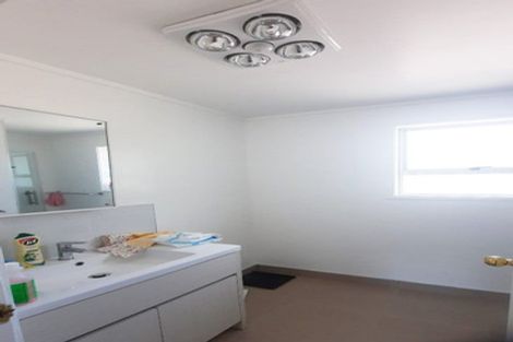 Photo of property in 1/14 Vonnell Place, Birkdale, Auckland, 0626