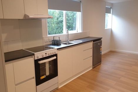 Photo of property in 14 Easton Park Parade, Glenfield, Auckland, 0629