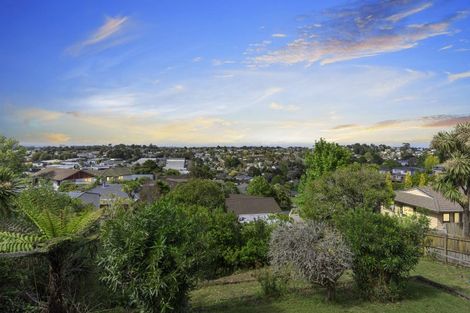 Photo of property in 2/51a Target Road, Totara Vale, Auckland, 0629