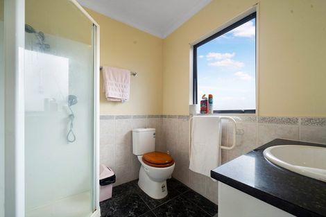 Photo of property in 42a Totara Road, Te Atatu Peninsula, Auckland, 0610