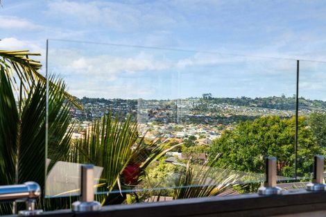 Photo of property in 1/11 Cambric Place, Botany Downs, Auckland, 2010