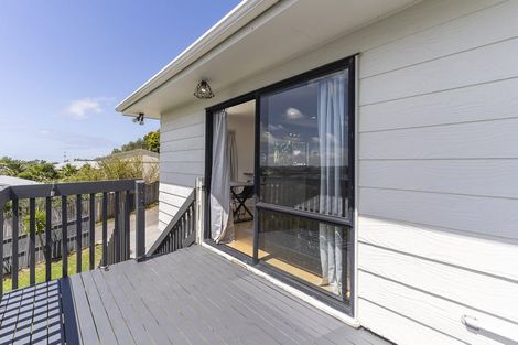 Photo of property in 1/19 Exeter Place, Unsworth Heights, Auckland, 0632