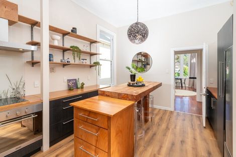 Photo of property in 58 Fairview Crescent, Kelburn, Wellington, 6012