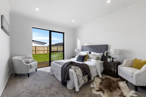 Photo of property in 11 Len Ireland Drive, Kumeu, 0810