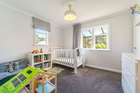 Photo of property in 206a Miromiro Road, Normandale, Lower Hutt, 5010