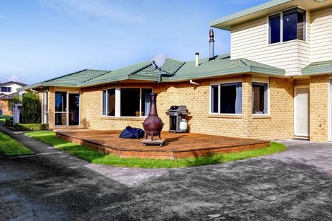 Photo of property in 6 Edna Wills Place, Hawera, 4610