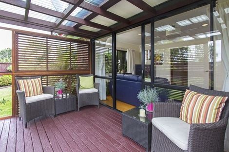 Photo of property in 1 Sheffield Place, Botany Downs, Auckland, 2010