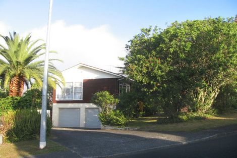 Photo of property in 1 Mchardy Place, Glenfield, Auckland, 0627