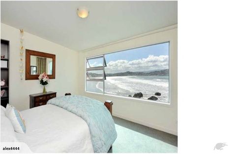 Photo of property in 255 Queens Drive, Lyall Bay, Wellington, 6022