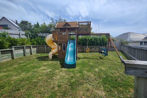 Photo of property in 38 Lyndfield Lane, Newlands, Wellington, 6037