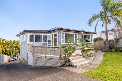 Photo of property in 121 Vipond Road, Stanmore Bay, Whangaparaoa, 0932