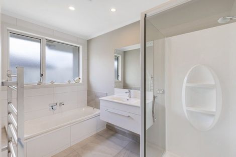 Photo of property in 11 Monaco Grove, Fitzherbert, Palmerston North, 4410