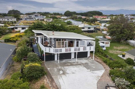 Photo of property in 72 Park Avenue, Waitarere Beach, Levin, 5510