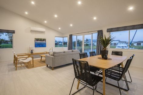 Photo of property in 17 Stace Hopper Drive, One Tree Point, 0118