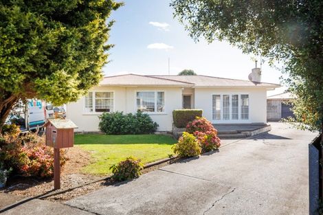 Photo of property in 11 Moray Place, Highbury, Palmerston North, 4412