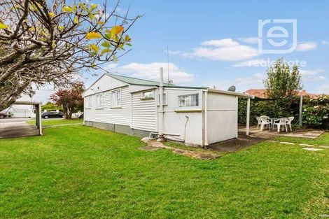 Photo of property in 49 Roberts Road, Te Atatu South, Auckland, 0610