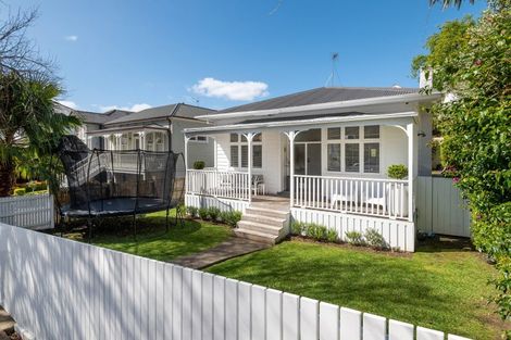 Photo of property in 33 Sentinel Road, Herne Bay, Auckland, 1011