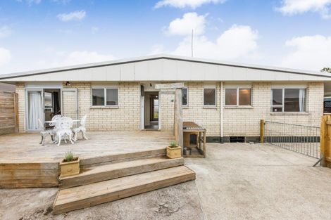 Photo of property in 17 Pinedale Parade, Milson, Palmerston North, 4414