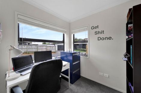 Photo of property in 13 Te Arakete Place, Hurworth, New Plymouth, 4310