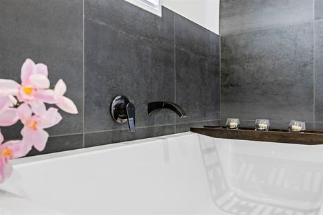 Photo of property in 2 Algie Place, Avonhead, Christchurch, 8042