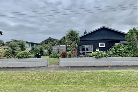 Photo of property in 69 Domett Street, Opunake, 4616