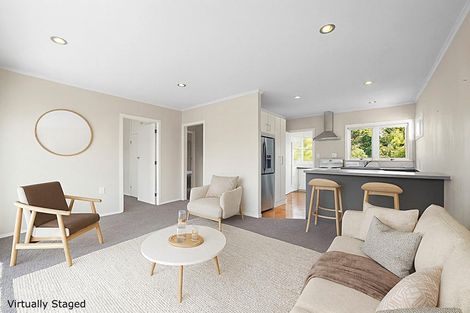 Photo of property in 2/619 Beach Road, Rothesay Bay, Auckland, 0630