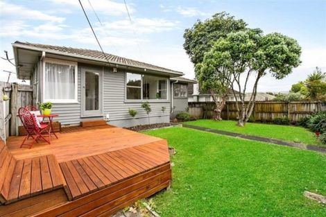 Photo of property in 1/29 Woodside Road, Massey, Auckland, 0614