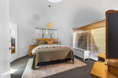 Photo of property in 17 Chartwell Drive, Eltham, 4322