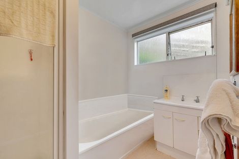 Photo of property in 15a Colchester Crescent, Newlands, Wellington, 6037