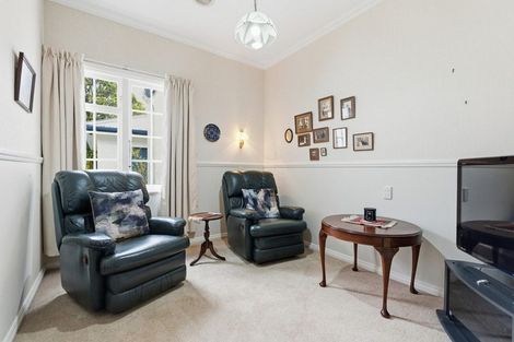 Photo of property in 3 Selwyn Crescent, College Estate, Whanganui, 4500