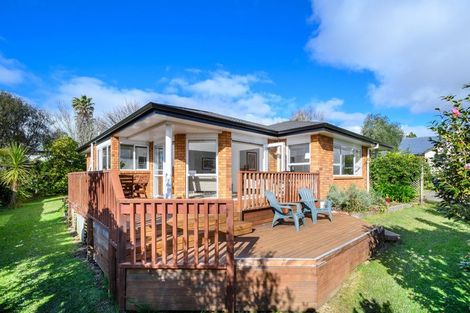 Photo of property in 14 Kerlin Crescent, West Harbour, Auckland, 0618