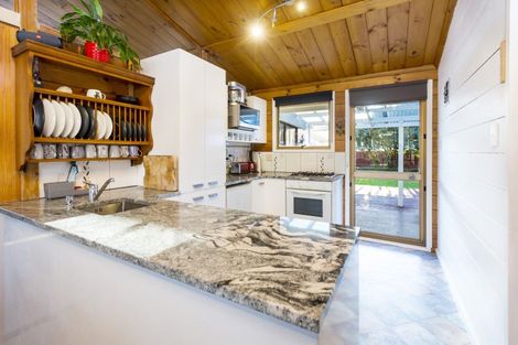 Photo of property in 71 Oregon Drive, Maoribank, Upper Hutt, 5018