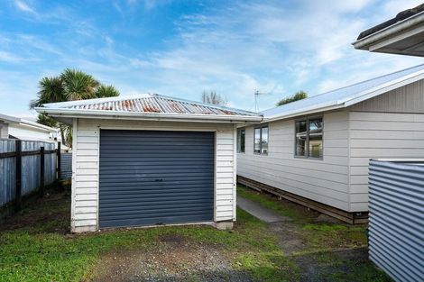Photo of property in 71 Queenwood Road, Levin, 5510