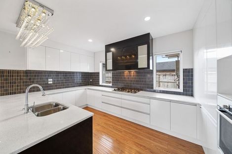 Photo of property in 24 Kilmacrennan Drive, Rosehill, Papakura, 2113