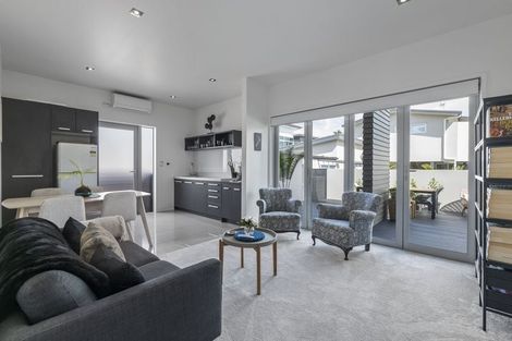 Photo of property in 2/5 Beach Street, Fitzroy, New Plymouth, 4312