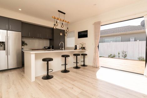Photo of property in 15 Kuinga Street, Wainui, 0932