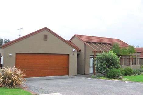 Photo of property in 4 Maryann Place, Greenhithe, Auckland, 0632