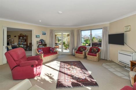 Photo of property in 16 Clifford Place, Amberley, 7410