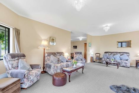 Photo of property in 20 Paraekaretu Street, Hunterville, 4730