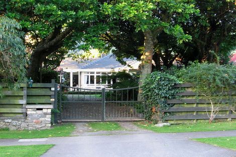 Photo of property in 30 Karu Crescent, Waikanae, 5036