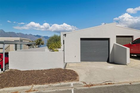 Photo of property in 5b Von Place, Fernhill, Queenstown, 9300