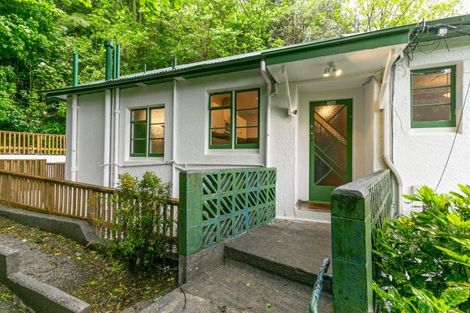 Photo of property in 79 Garden Road, Northland, Wellington, 6012