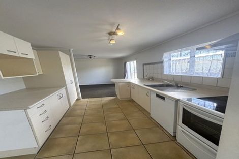 Photo of property in 92 Borich Road, Sunnyvale, Auckland, 0612