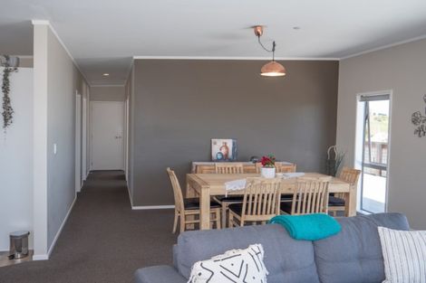 Photo of property in 11 Nancy Wake Place, Cable Bay, 0420