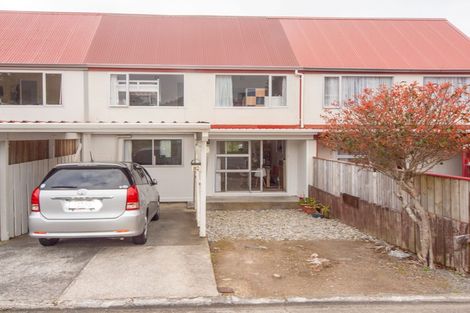 Photo of property in 18 Hollydale Grove, Churton Park, Wellington, 6037