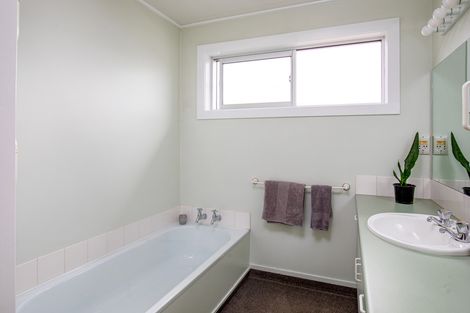 Photo of property in 72 Royal Terrace, Alexandra, 9320