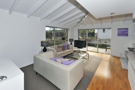 Photo of property in 9/40 Radiata Lane, Chatswood, Auckland, 0626